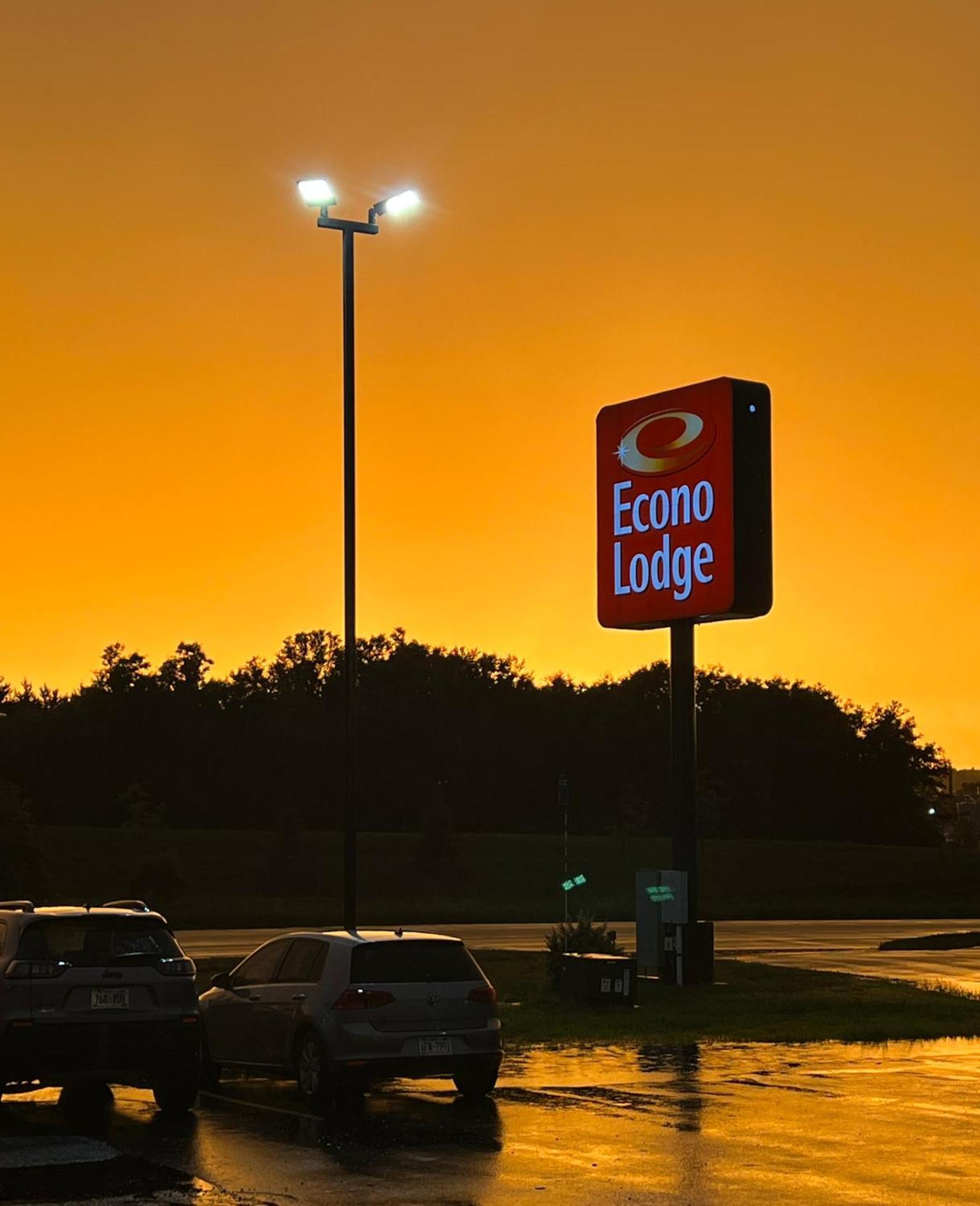 Econo Lodge Wausau - Rothschild Exterior photo