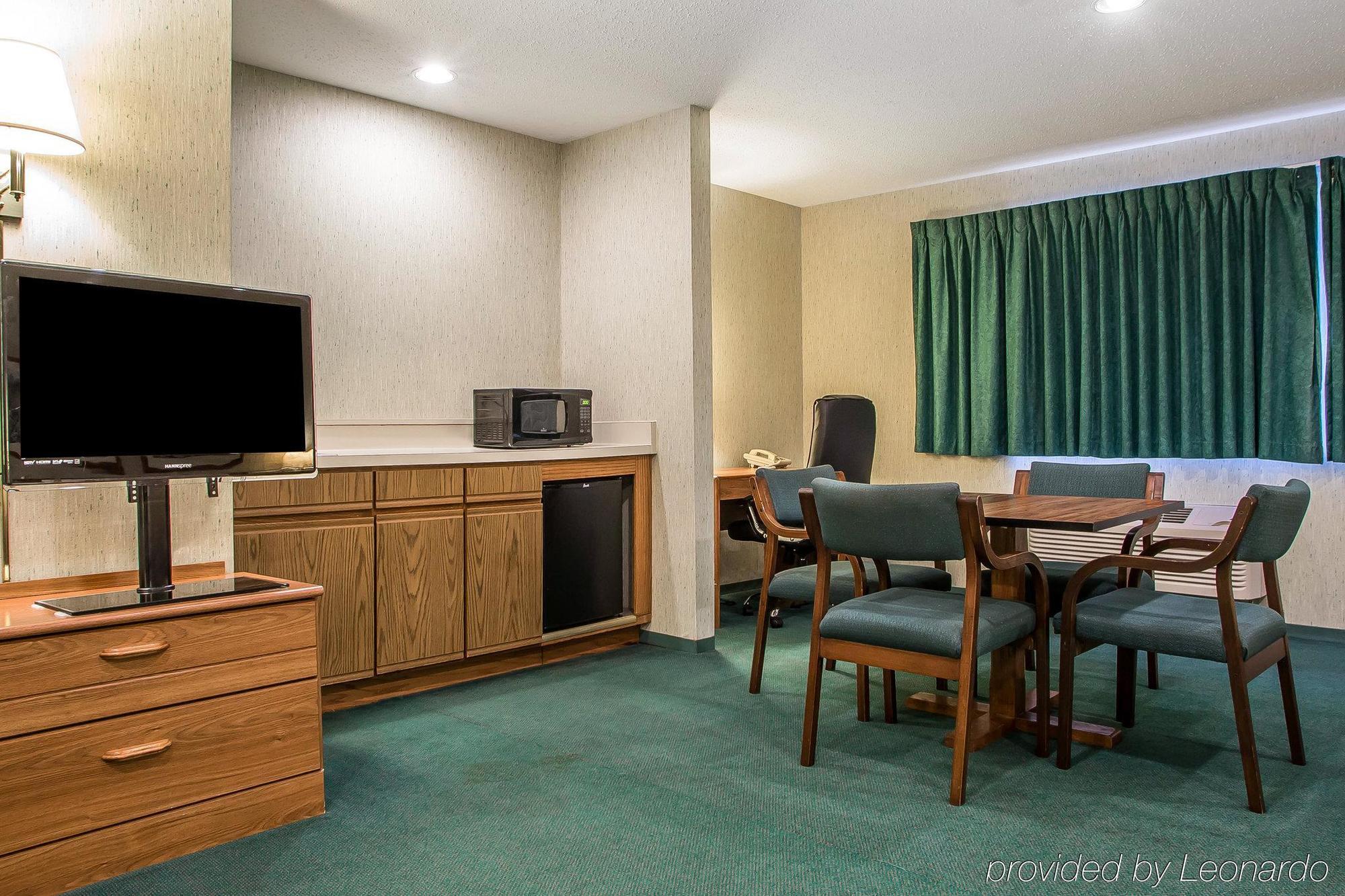 Econo Lodge Wausau - Rothschild Exterior photo